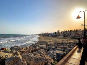 Appartment in the center near beach & free WIFI