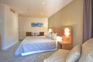 Hotels Hotel Le Rocher : Chambre Triple Confort