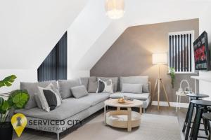 SCA-Arden House 10min to NEC Sleeps 6 Parks 2 Vans