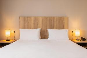Double Room room in The Stones Hotel