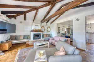 Vila Aryana With Pool - Happy Rentals 