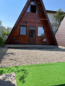 CABANĀ TIP A LA 300 m De CASTEL