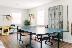 The Beachside Burrow - Next to Sandbanks w Hot Tub