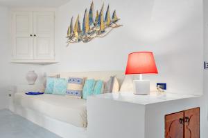 Baia Sardinia, self che-kin, free parking, Monica House