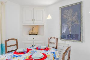 Baia Sardinia, self che-kin, free parking, Monica House