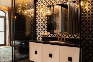 Mandarin Club House