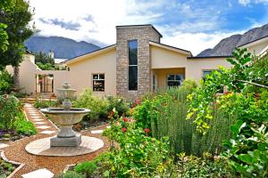 Lovely self-catering home, in quiet area, 10 minutes walk to restaurants no01