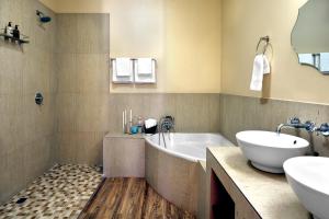 Lovely self-catering home, in quiet area, 10 minutes walk to restaurants no01