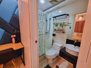 Modern Minimalist Condo near Airport