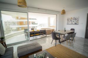 Hubstay - Seaview Pearl Suite Mackenzie by Larnaca Airport