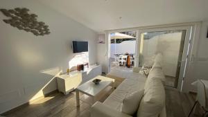 Luxury oceanfront villa in an idyllic location no1