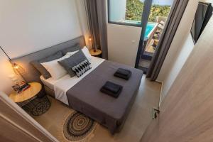2br Suite White gea with private pool no01