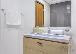 Studio in Jasmine, Damac Hills - Host & Stay