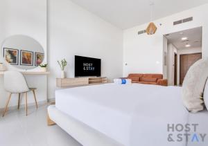 Studio in Jasmine, Damac Hills - Host & Stay