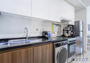 Studio in Jasmine, Damac Hills - Host & Stay