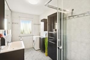 Relax Karben 6 - Modernes 4-Zimmer Apartment - Self-Checkin - Balcony - Parking