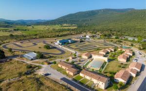 Villages vacances Park & Suites Village Gorges de l'Herault-Cevennes : photos des chambres