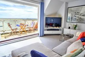 Finest Retreats - Kings Wharf - Luxury Riverside Home - Latchingdon and Snoreham