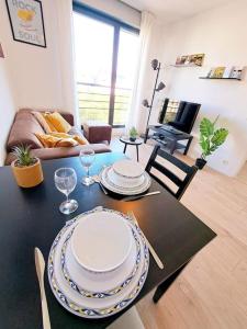 Le Valmy: appartement lumineux au pied du métro