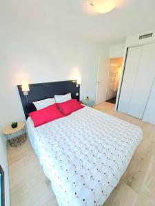 Le Valmy: appartement lumineux au pied du métro
