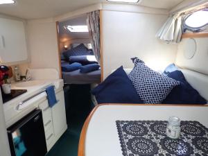 Bateaux-hotels yacht vedette Arlequin : photos des chambres