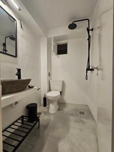 Pouletis Family Apartments - Akroyali Seaview Getaways