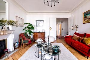 Veeve - The Hopeful Romantic