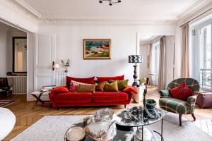 Veeve - The Hopeful Romantic