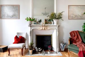 Veeve - The Hopeful Romantic