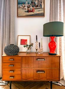 Veeve - The Hopeful Romantic