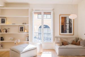 Veeve - Alabaster Bright