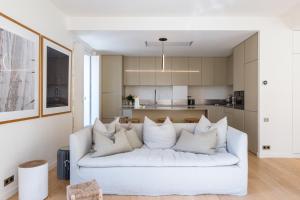 Veeve - Alabaster Bright