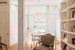 Veeve - Alabaster Bright