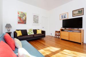 Veeve - Explorers Escape