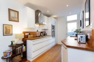 Veeve - Explorers Escape