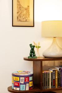 Veeve - Explorers Escape