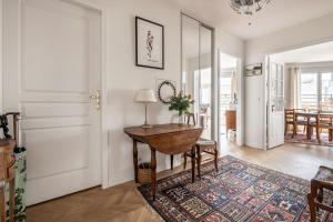 Veeve - From Levallois With Love