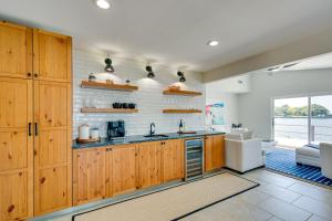 Cedar Creek Lake Views Gorgeous Mabank House!