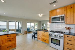 Cedar Creek Lake Views Gorgeous Mabank House!