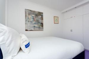 Veeve - Canalside Comfort
