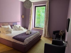 B&B / Chambres d'hotes Domaine du Prieure d'Estagel : Chambre Lit King-Size - Vue sur Jardin