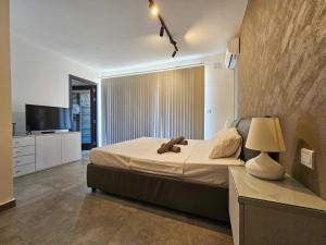 Prestigious & Modern SeaView Penthouse with Private Jacuzzi