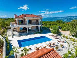 Luxury Villa Glabrova with pool and sauna near the sea on Krk island