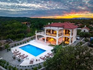 Luxury Villa Glabrova with pool and sauna near the sea on Krk island