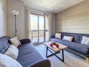 Duplex rénové à Méribel, proche pistes et commerces, balcon avec vue, Wi-Fi inclus - FR-1-688-53