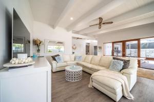 Summer Breeze on Cliff St