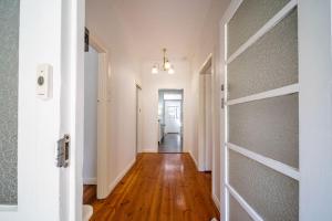 Summer Breeze on Cliff St