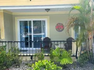 Garden Condos 26 - La Pared