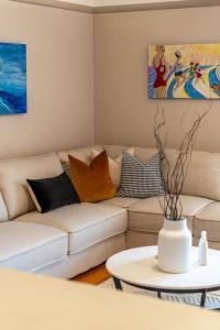 The Fourth at Sussex House - Beach Ease off Jetty Rd