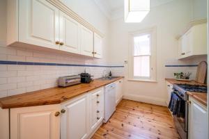 The Oxford Hyde Park 4BR Cottage